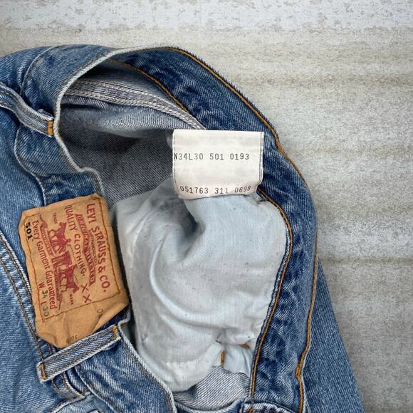 Vintage Levis Jeans 501 34x30 Regular Straight Leg Light Wash Denim Made in UK - Picture 5 of 8